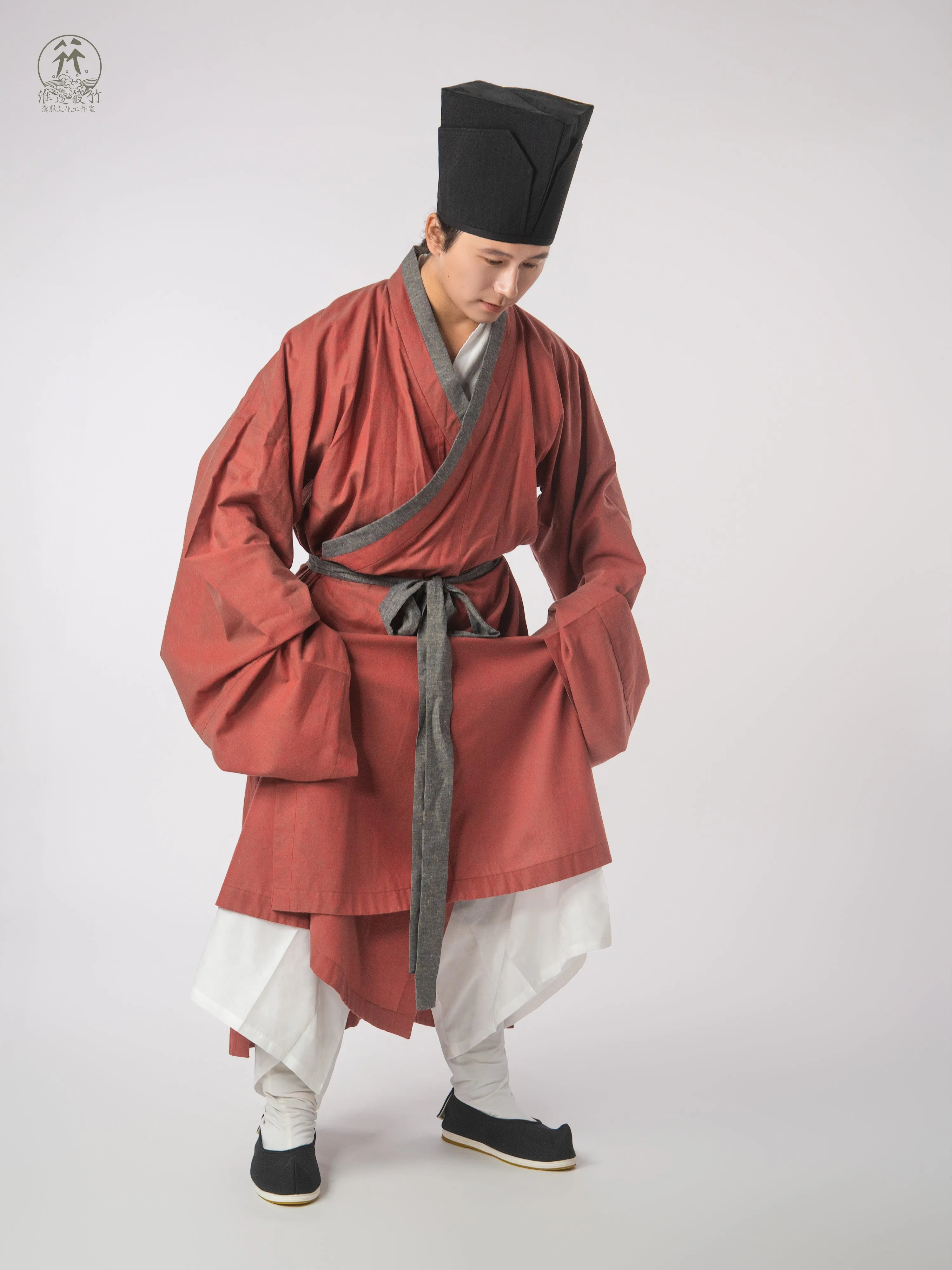 Shi Shu 士庶 Scholar & Commoner Men's & Unisex Song Ming Jiaoling Changshan Cross Collar Robe