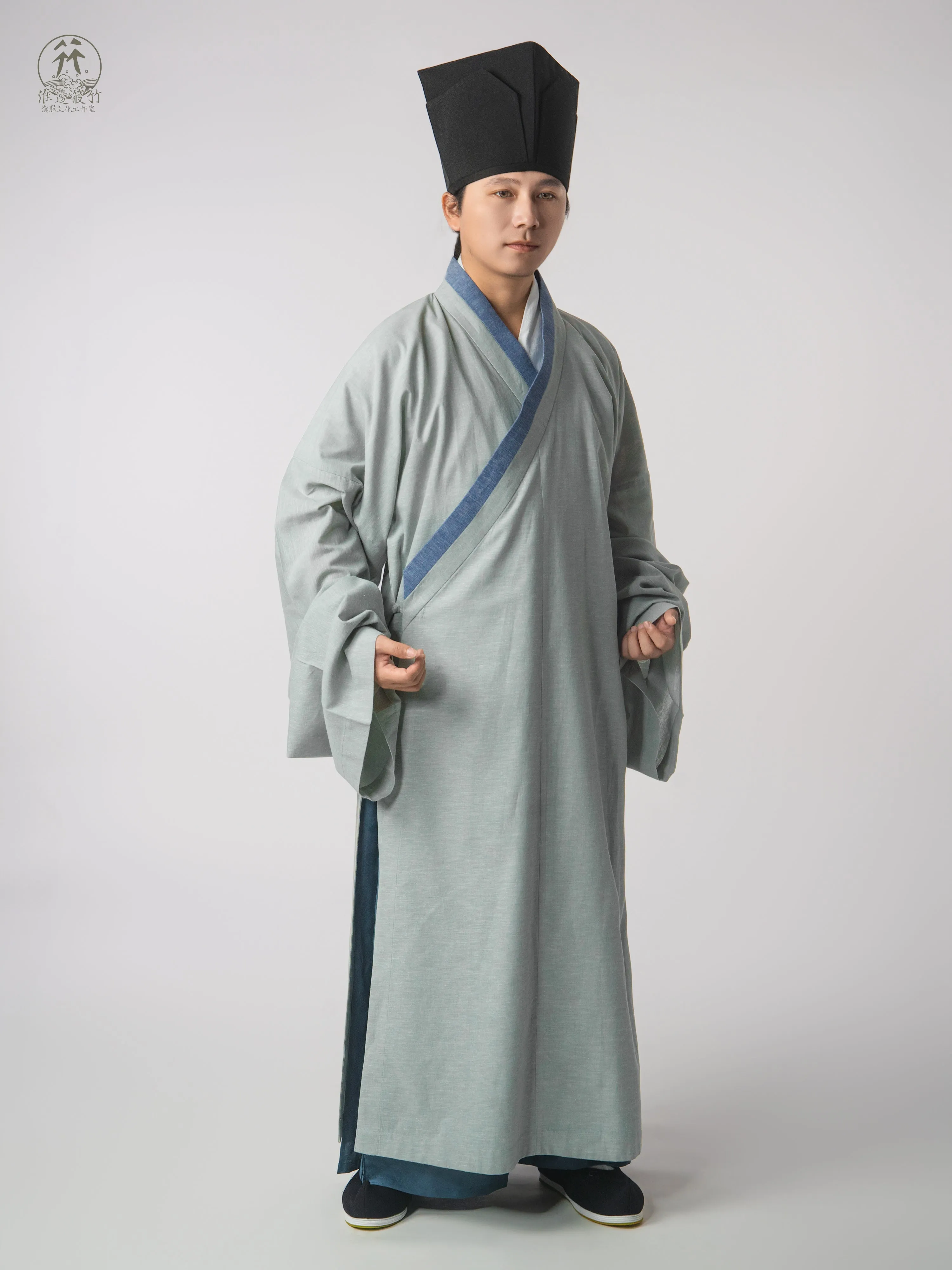 Shi Shu 士庶 Scholar & Commoner Men's & Unisex Song Ming Jiaoling Changshan Cross Collar Robe