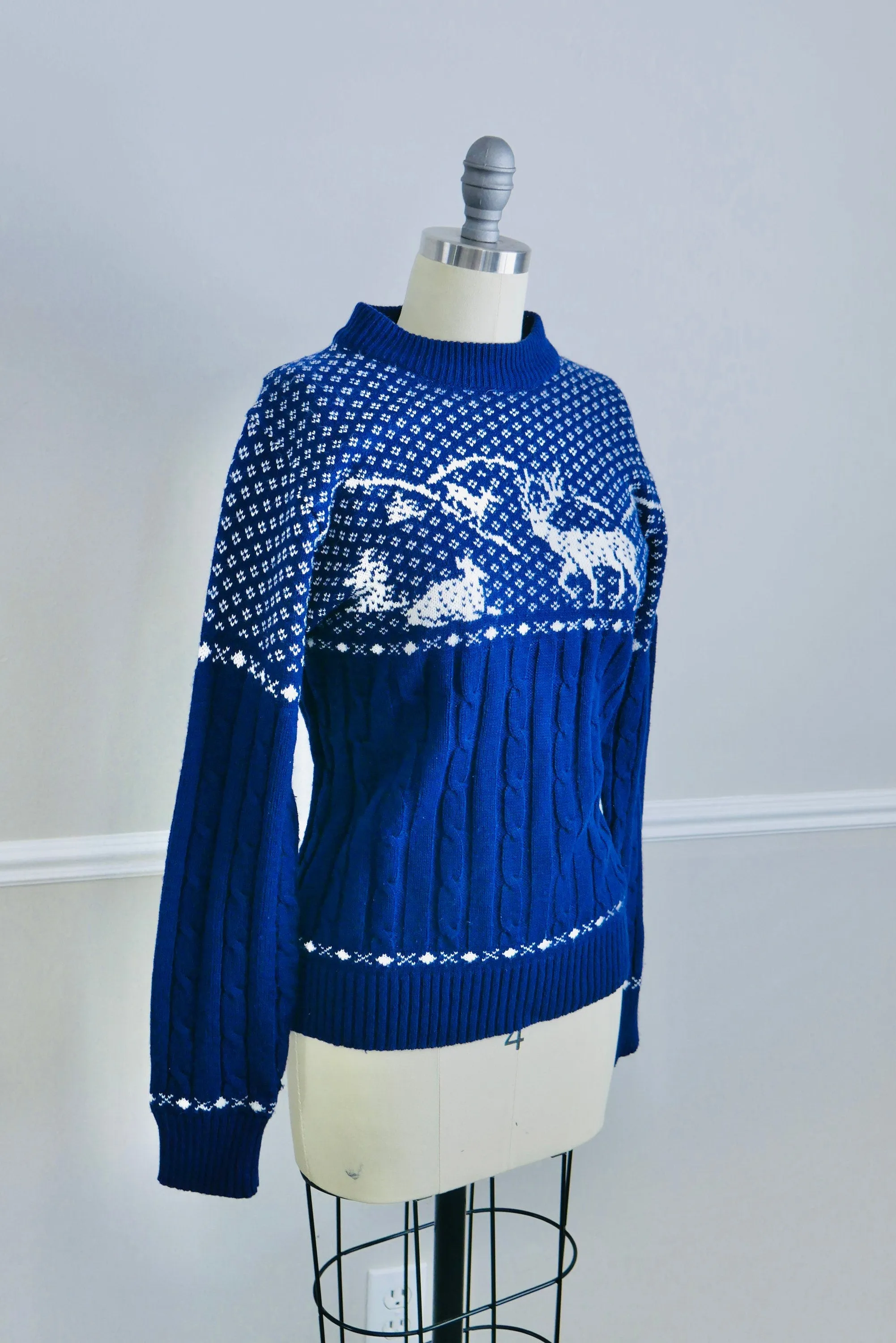 Vintage 1980s Blue Novelty Print Sweater / 80s cable knit pullover Size M