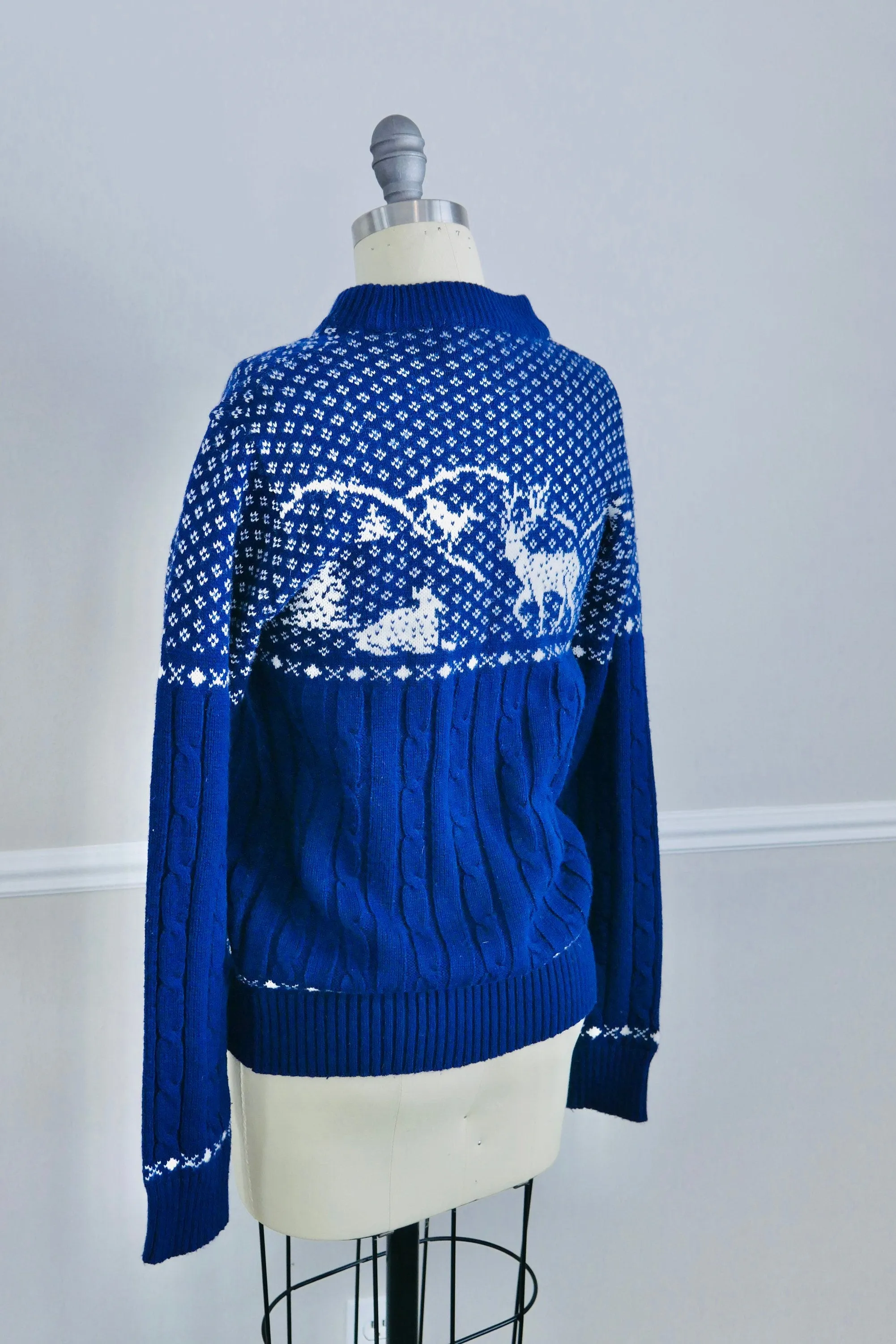 Vintage 1980s Blue Novelty Print Sweater / 80s cable knit pullover Size M